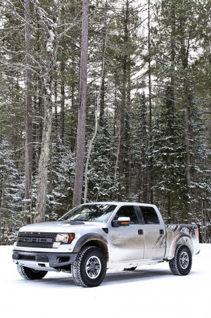 Ford F150 Raptor snow 03